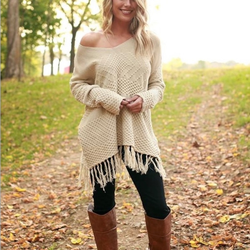Easel Southwestern Fringe Poncho Sweater M/L.